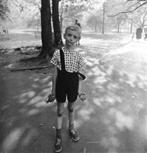 Child with a toy hand grenade in Central Park - Diane Arbus