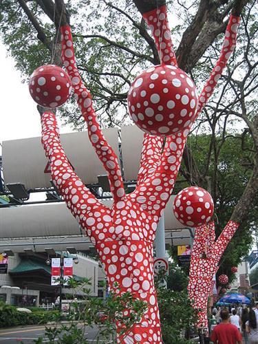 Ascension of Polkadots on the Trees, 2006 - Яёй Кусама