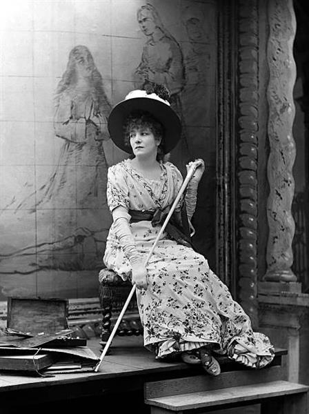 Sarah Bernhardt as Floria Tosca in Sardou's Play 'La Tosca' ( act 1), 1887 - Felix Nadar