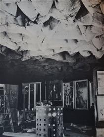 1200 Bags of Coal (installation view at “International Exhibition of Surrealism”) - Марсель Дюшан