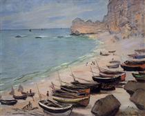 Boats on the Beach at Etretat - Claude Monet