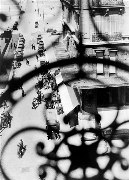 La Canebière Street, Marseilles – View Through the Balcony Grille, 1928 - Ласло Мохой-Надь